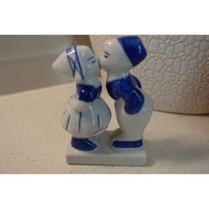Delft Kissing Dutch Boy and Girl Figurine Blue‎ White Ceramic Home Decor